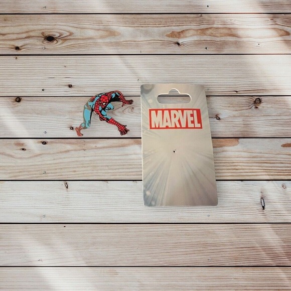Disney‎ Pin 108554 Marvel Comics Spider-Man Avengers Hero Trading Pin Pre-Owned - Picture 3 of 7